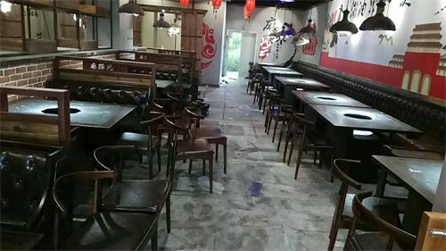 麻辣風云重慶老火鍋中山店火鍋桌椅實拍圖2